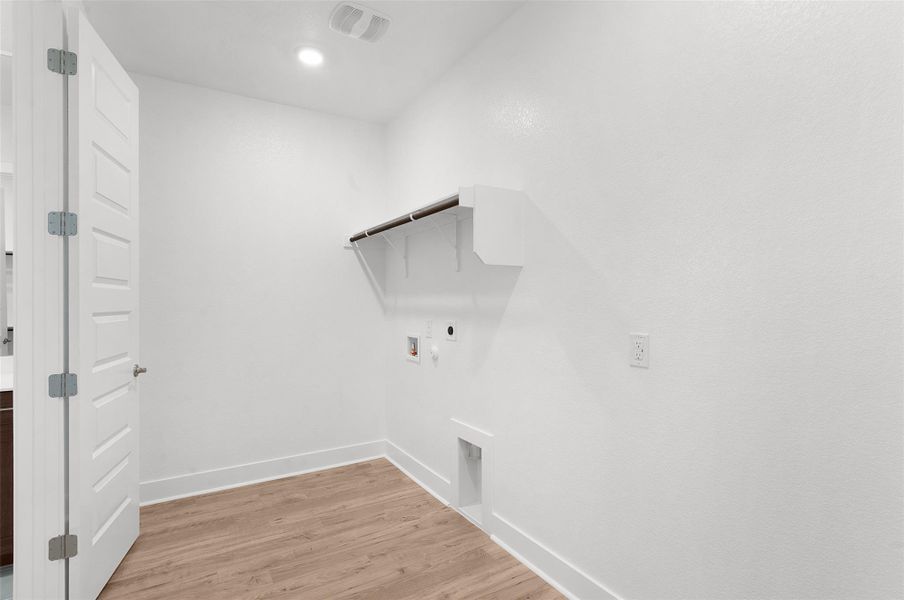 REPRESENTATIVE OF FLOOR PLAN ONLY REPRESENTATIVE OF FLOOR PLAN ONLY