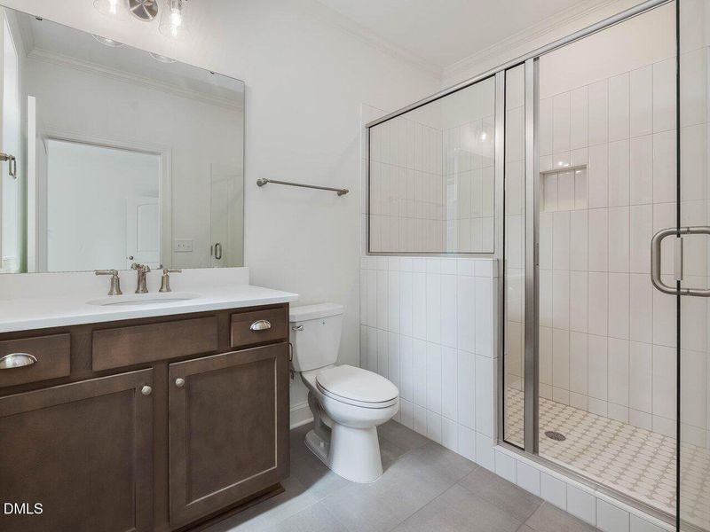 Bedroom 2 Ensuite - Main Floor 3