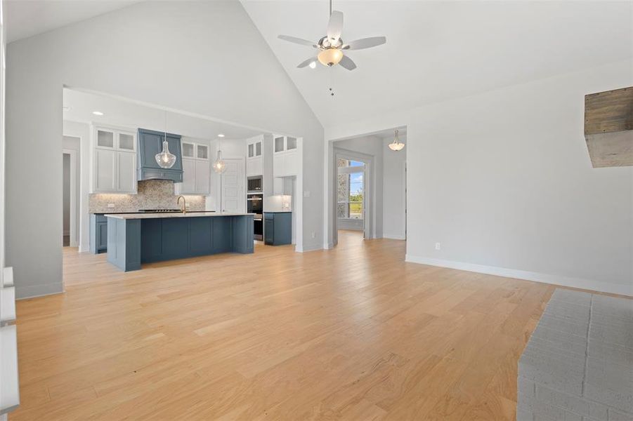 Spacious, unfurnished interior of a new home in Levante - 1 Acre Lots, Waxahachie (Image 30). Spacious, unfurnished interior of a new home in Levante - 1 Acre Lots, Waxahachie (Image 30).