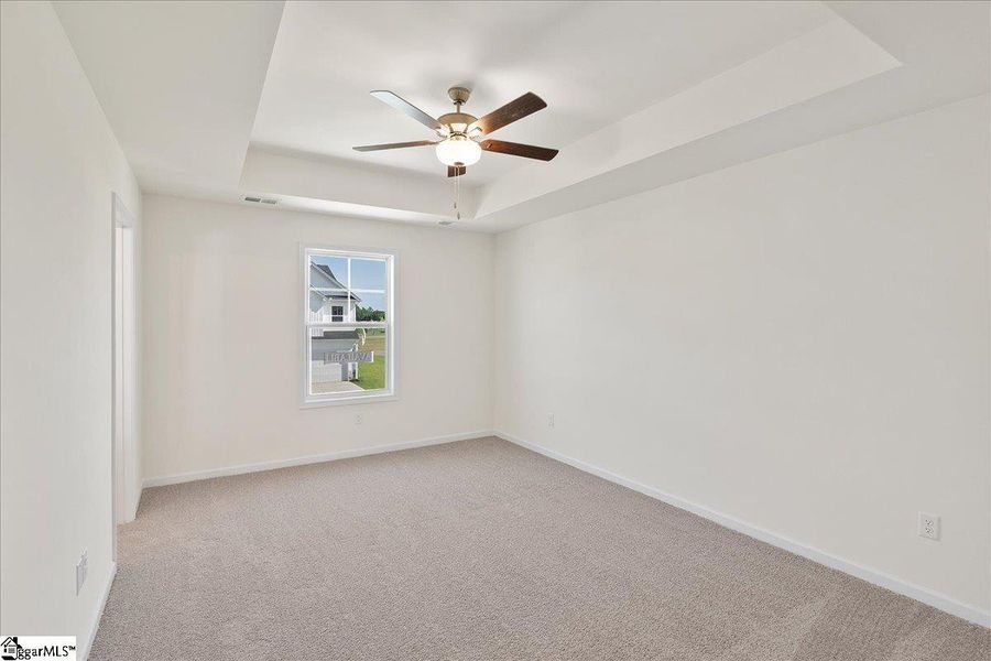 Spacious, unfurnished interior of a new home in Halton Oaks, Spartanburg (Image 18). Spacious, unfurnished interior of a new home in Halton Oaks, Spartanburg (Image 18).