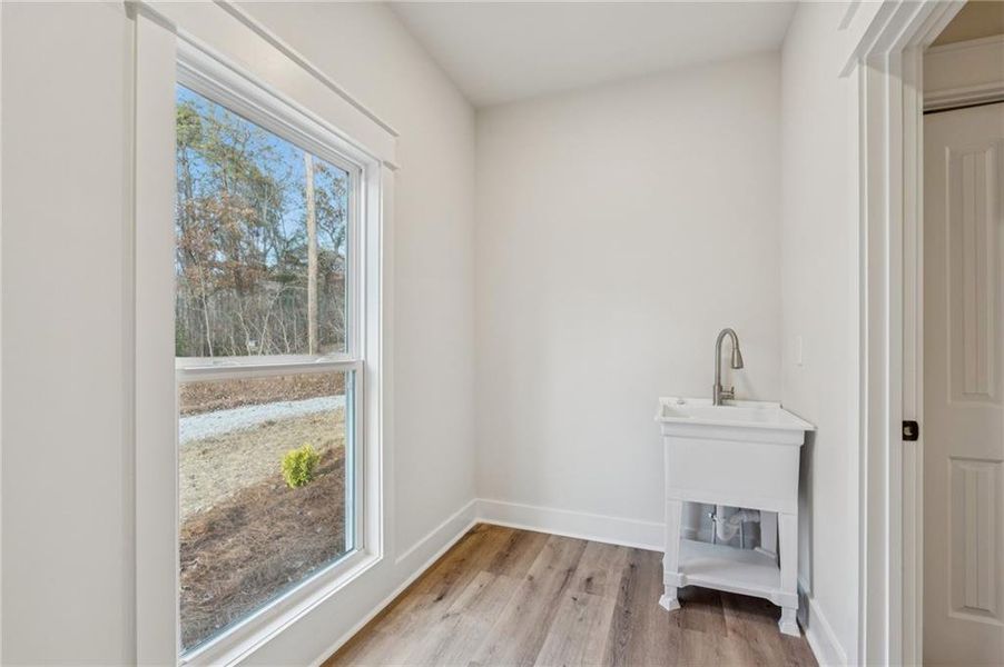 Spacious, unfurnished interior of a new home in , Dahlonega (Image 29).