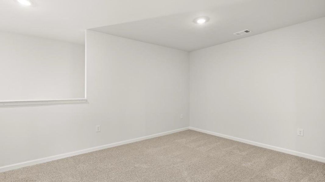 Spacious, unfurnished interior of a new home in Falcon Landing, Gainesville (Image 17).