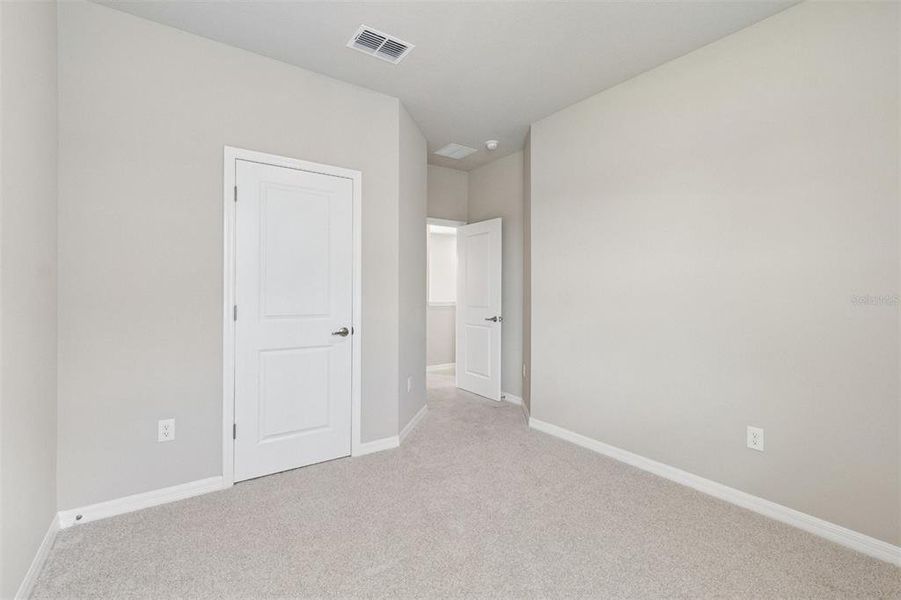 Spacious, unfurnished interior of a new home in Eastlyn, Bradenton (Image 14).