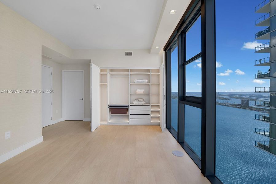 Spacious, unfurnished interior of a new home in , Miami (Image 22).