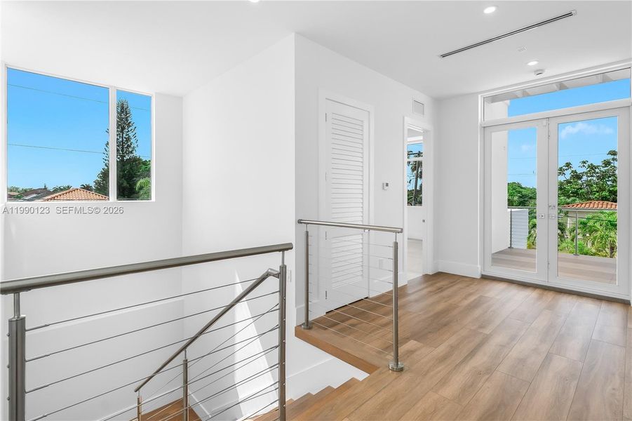 Spacious, unfurnished interior of a new home in , Doral (Image 26).