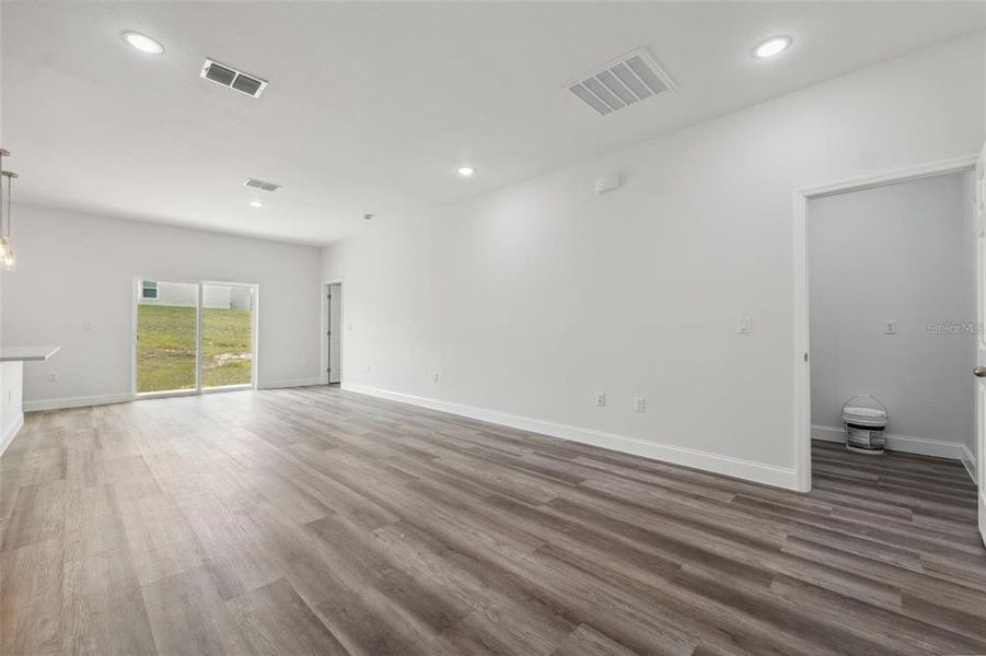 Spacious, unfurnished interior of a new home in , Ocala (Image 37).