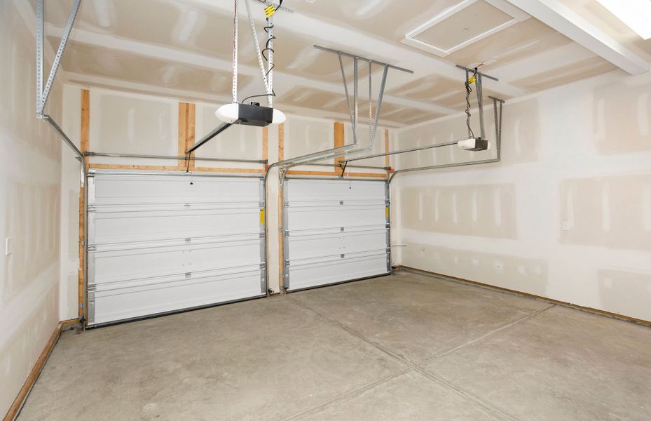 Spacious, unfurnished interior of a new home in Durham Farms, Hendersonville (Image 39).