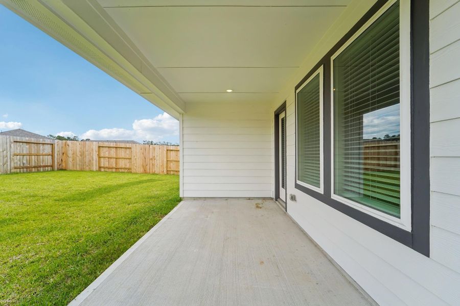 Photo is not of the actual home, but is an inspirational photo of builder’s model home and may depict options, furnishings, and/or decorator features that are not included Photo is not of the actual home, but is an inspirational photo of builder’s model home and may depict options, furnishings, and/or decorator features that are not included