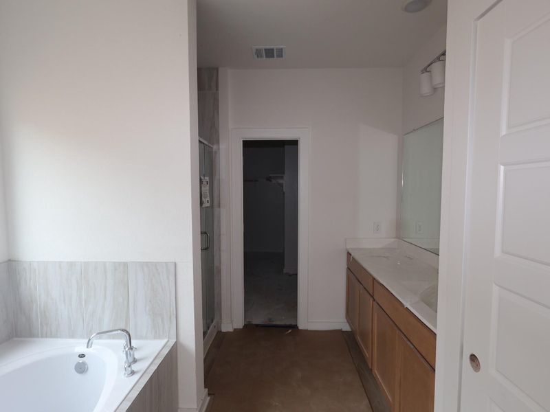 Image 16 of a home in Miller's Pond.