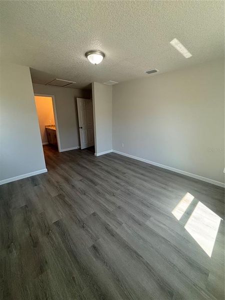 Spacious, unfurnished interior of a new home in , Citrus Springs (Image 36).