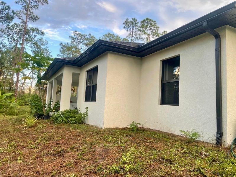Exterior details and patio area of a home in , Naples (Image 3).