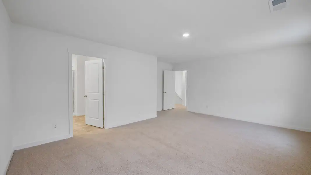 Spacious, unfurnished interior of a new home in Hawks Landing, Apison (Image 20).