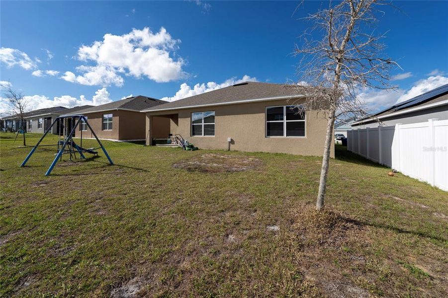 Exterior details and patio area of a home in , Haines City (Image 21).