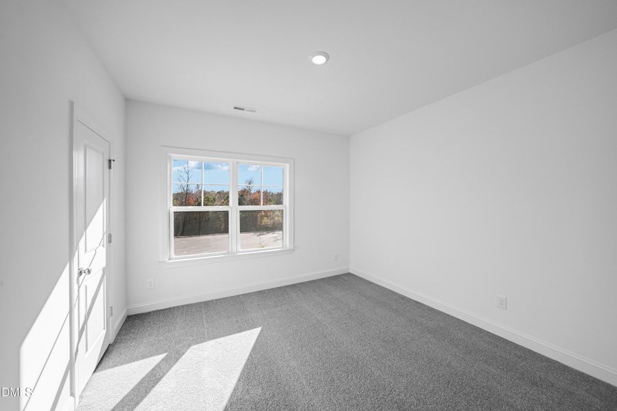 SUN_Stoneriver_Pic_EastmanIII_Bed3_1of2