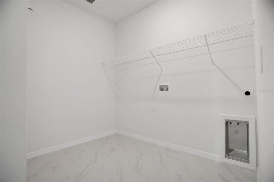 Spacious, unfurnished interior of a new home in Turnleaf, Punta Gorda (Image 21).