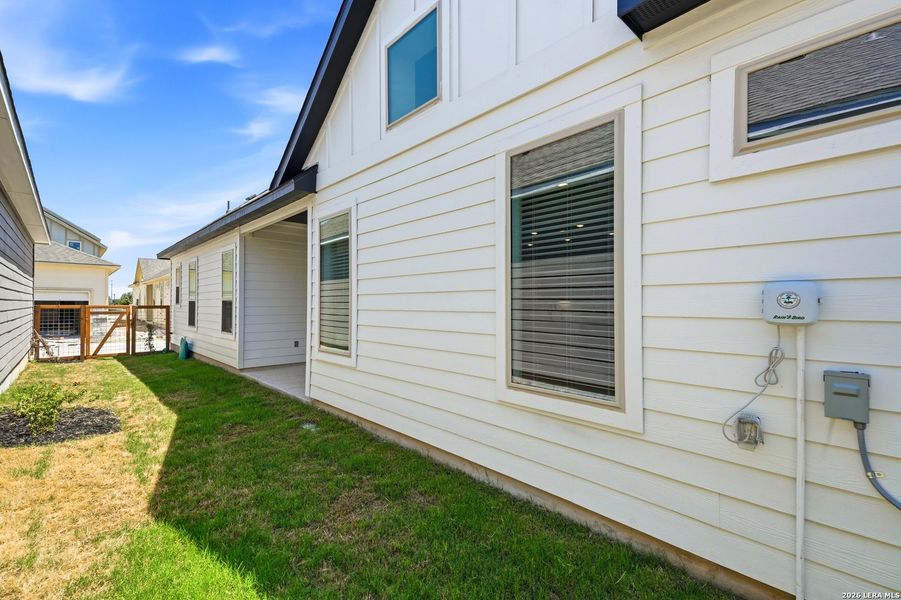 Exterior details and patio area of a home in The Crossvine, Schertz (Image 24).