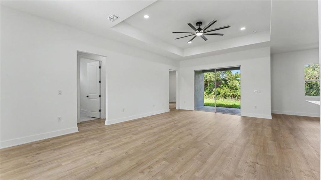 Spacious, unfurnished interior of a new home in , Davenport (Image 14).