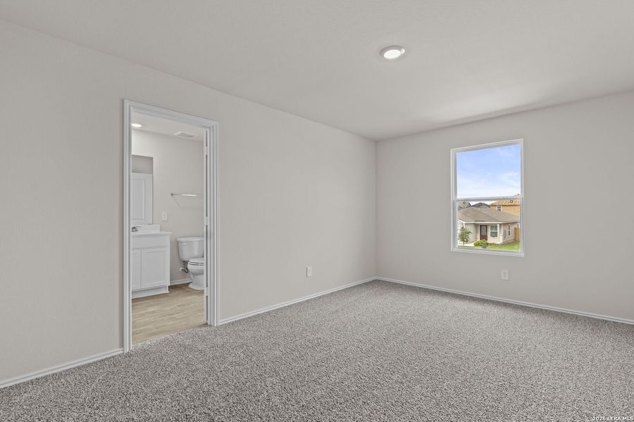 Spacious, unfurnished interior of a new home in Spring Valley, New Braunfels (Image 16).
