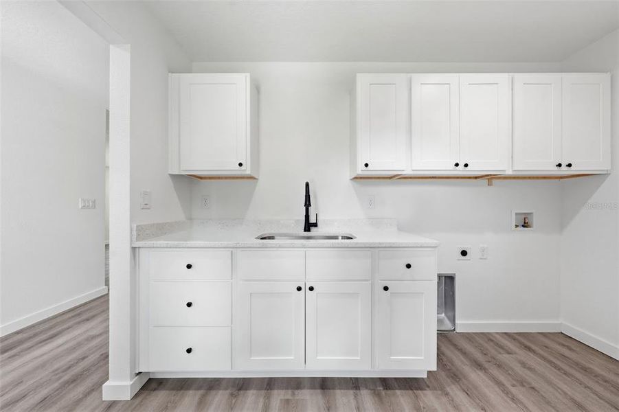 Furnished interior view inside a new home in , Dunnellon (Image 16).