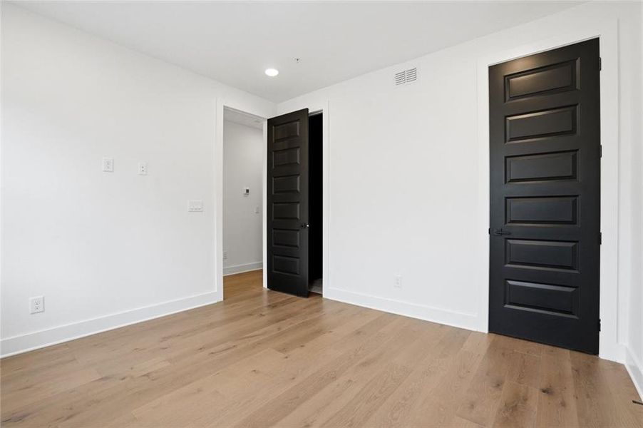 Spacious, unfurnished interior of a new home in , Alpharetta (Image 35). Spacious, unfurnished interior of a new home in , Alpharetta (Image 35).