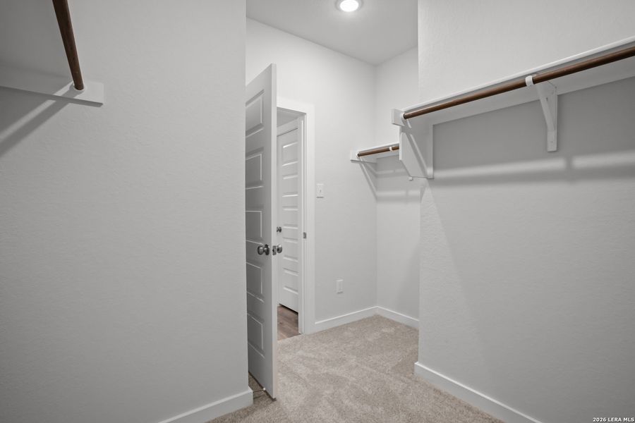Spacious, unfurnished interior of a new home in Mesa Vista, San Antonio (Image 27).
