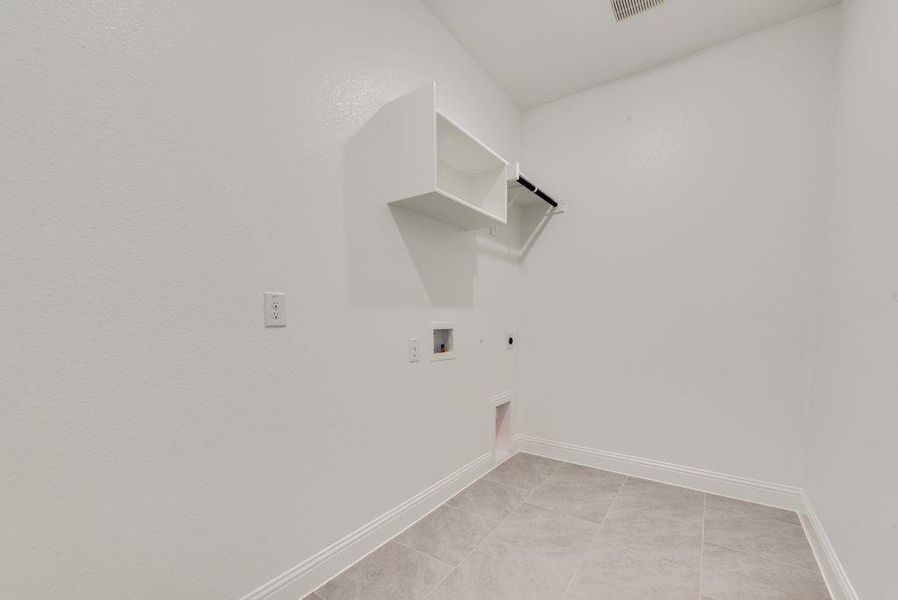 Spacious, unfurnished interior of a new home in Valencia On The Lake, Little Elm (Image 29).