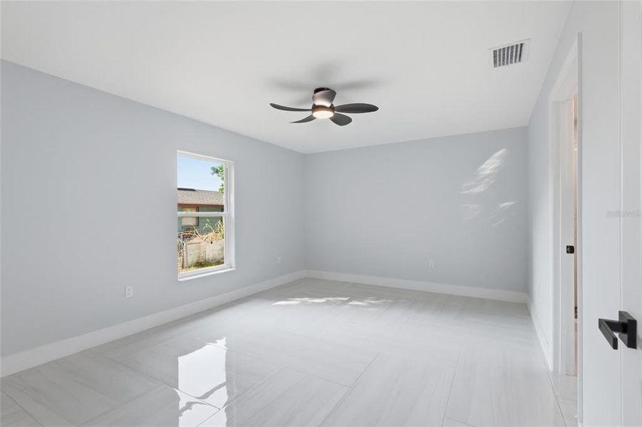 Spacious, unfurnished interior of a new home in , Palmetto (Image 17).