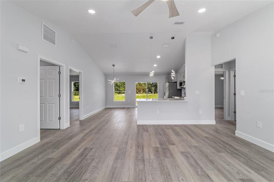 Spacious, unfurnished interior of a new home in , Dunnellon (Image 35).