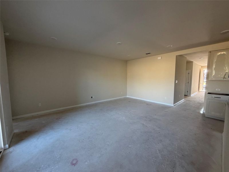 Spacious, unfurnished interior of a new home in Berry Creek Highlands, Georgetown (Image 22).