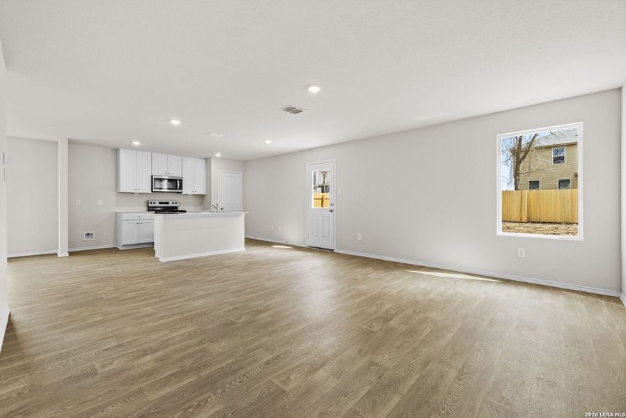 Spacious, unfurnished interior of a new home in Spring Valley, New Braunfels (Image 20).