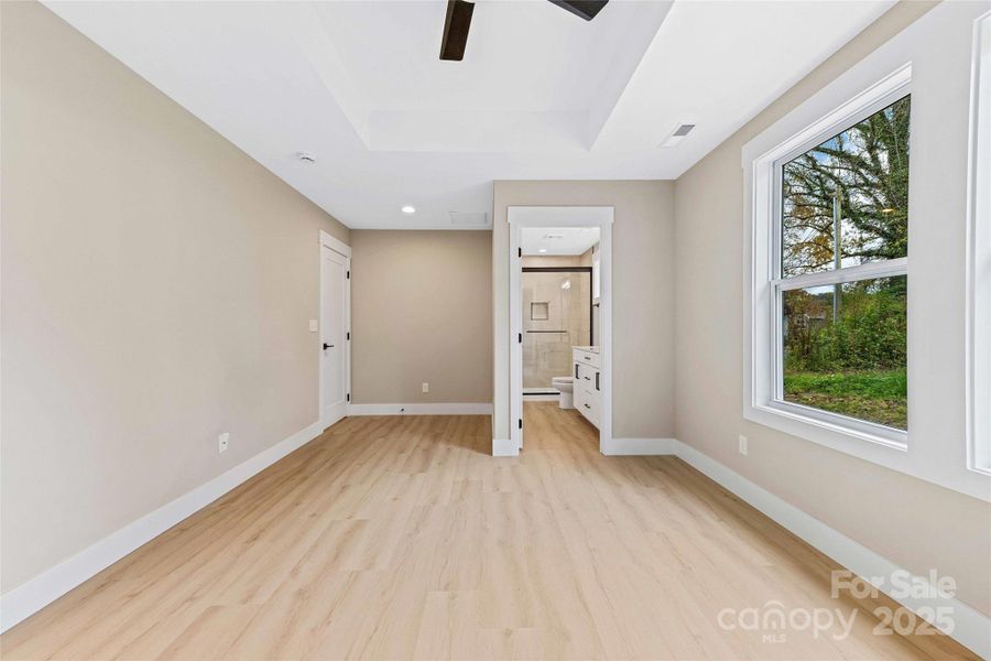 Spacious, unfurnished interior of a new home in , Marion (Image 22).