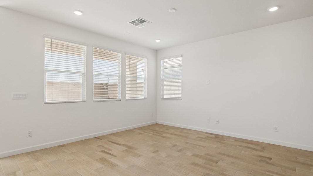 Spacious, unfurnished interior of a new home in The Buttes at Mystic, Peoria (Image 23).