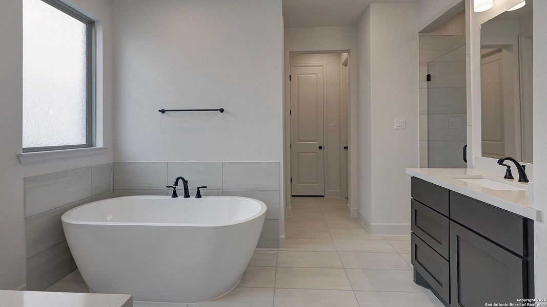 Furnished interior view inside a new home in Ranches At Creekside 55', Boerne (Image 7).