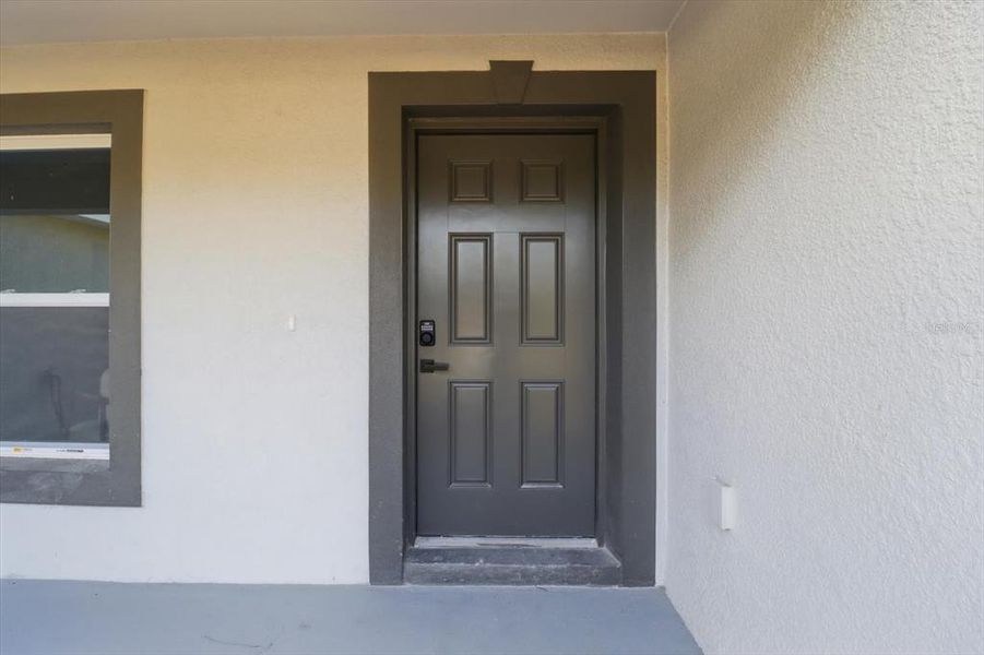 Exterior details and patio area of a home in , Citrus Springs (Image 3).