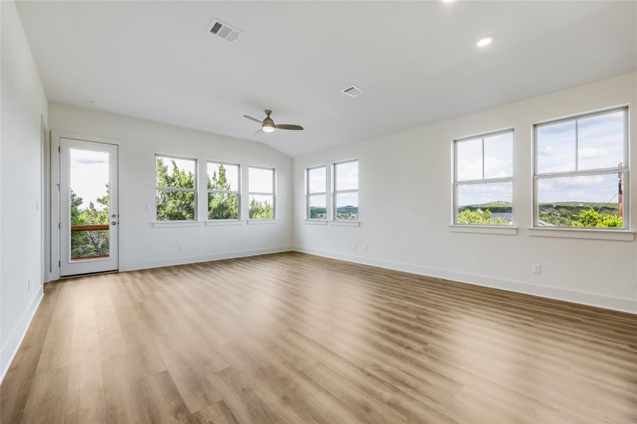 Spacious, unfurnished interior of a new home in , Lago Vista (Image 19).