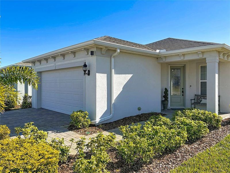 Exterior details and patio area of a home in , Minneola (Image 3).
