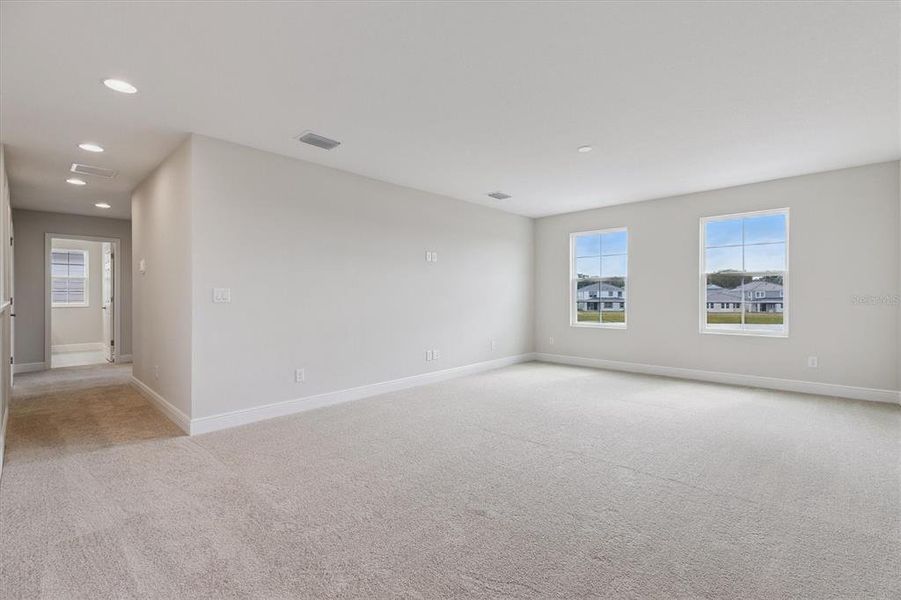 Spacious, unfurnished interior of a new home in Mirada, San Antonio (Image 17).