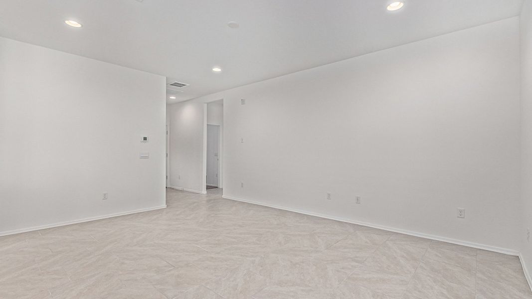 Spacious, unfurnished interior of a new home in Barnett Village, Marana (Image 22).