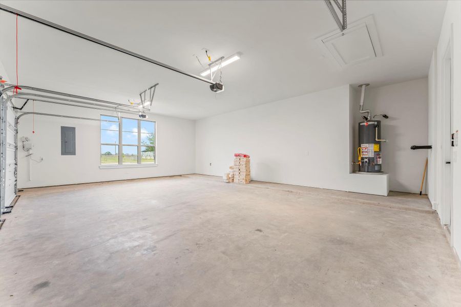 Spacious, unfurnished interior of a new home in Lakeview, Waller (Image 16).