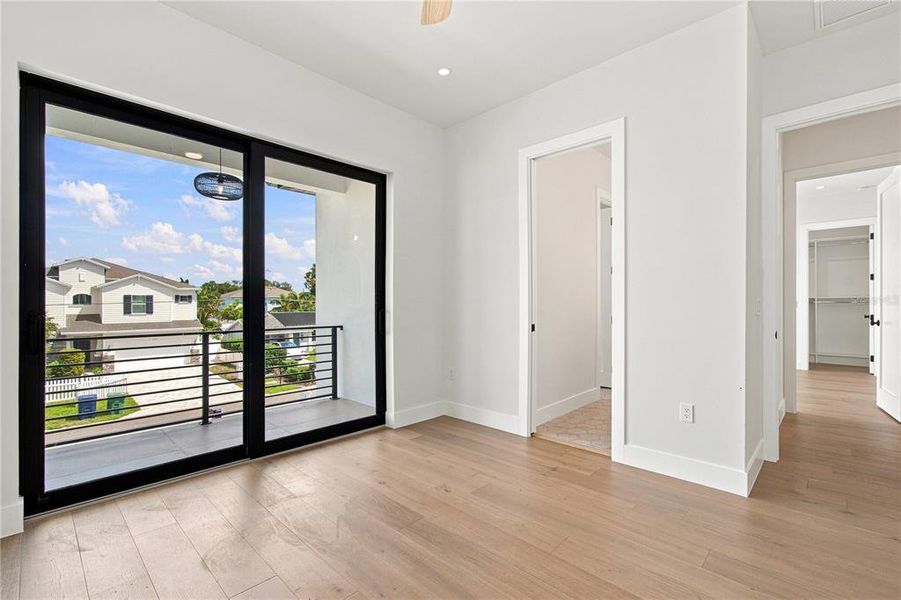 Spacious, unfurnished interior of a new home in , Tampa (Image 69).