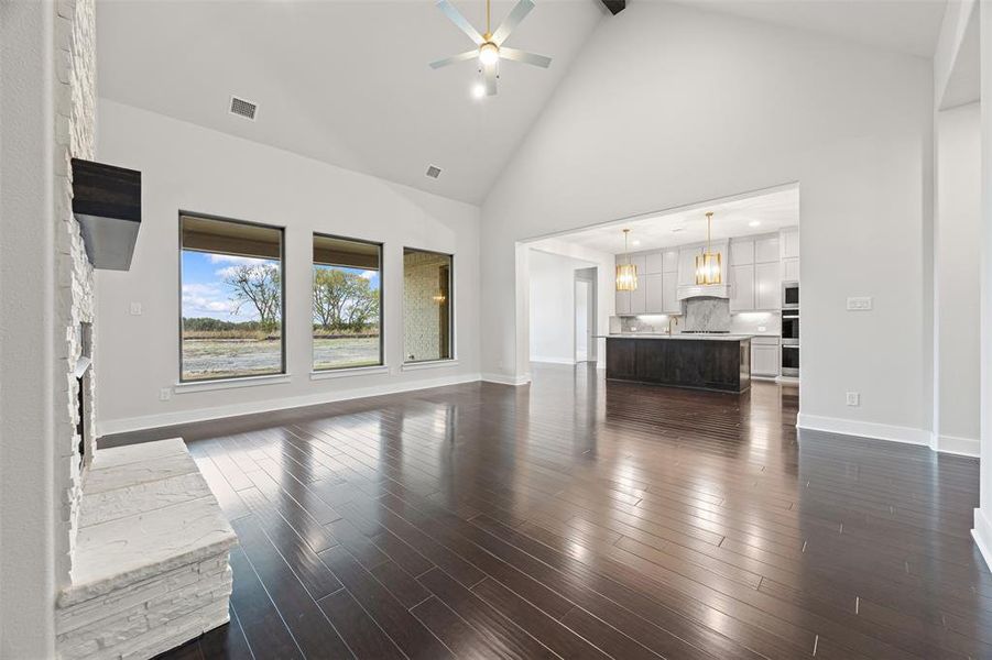 Spacious, unfurnished interior of a new home in Tuscan Estates (1 Acre Lots), Waxahachie (Image 14). Spacious, unfurnished interior of a new home in Tuscan Estates (1 Acre Lots), Waxahachie (Image 14).