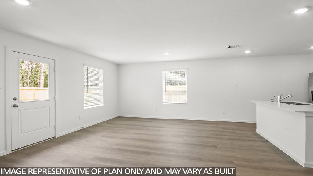 Spacious, unfurnished interior of a new home in Silverthorne, Conroe (Image 9).