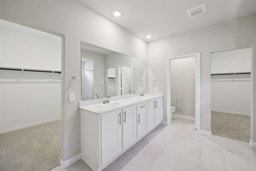 Furnished interior view inside a new home in Stonehaven, Seagoville (Image 8).