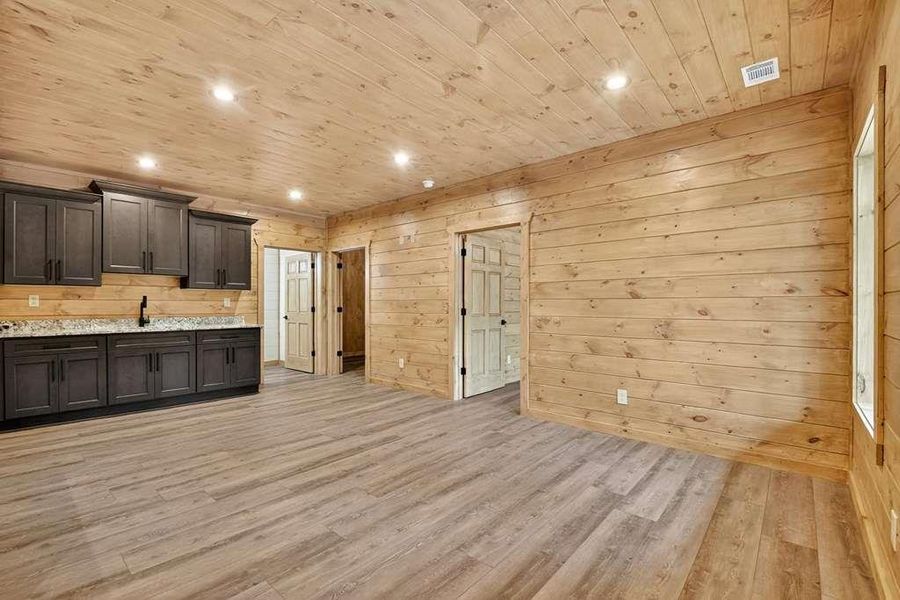 Spacious, unfurnished interior of a new home in , Blue Ridge (Image 26).