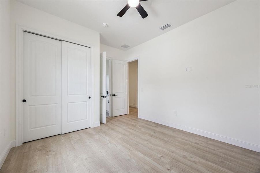 Spacious, unfurnished interior of a new home in , Clermont (Image 35).