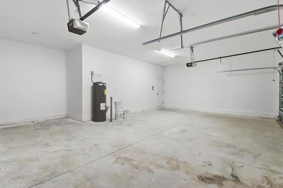 Spacious, unfurnished interior of a new home in , Ocala (Image 19).