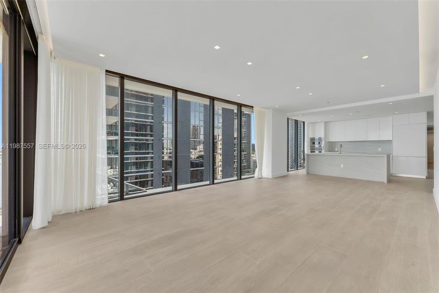 Spacious, unfurnished interior of a new home in Aria Reserve, Miami (Image 16).