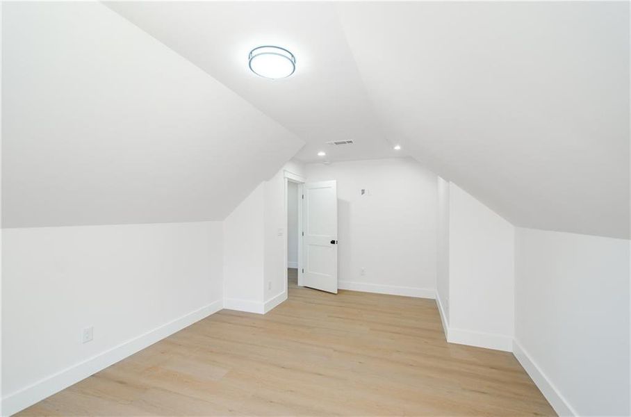 Spacious, unfurnished interior of a new home in , Gainesville (Image 27).