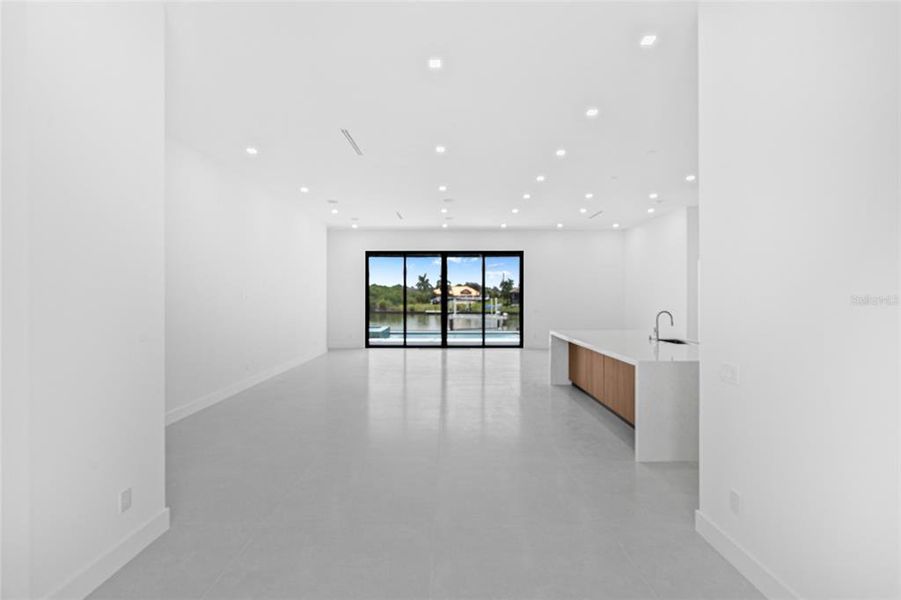 Spacious, unfurnished interior of a new home in , Port Charlotte (Image 75).