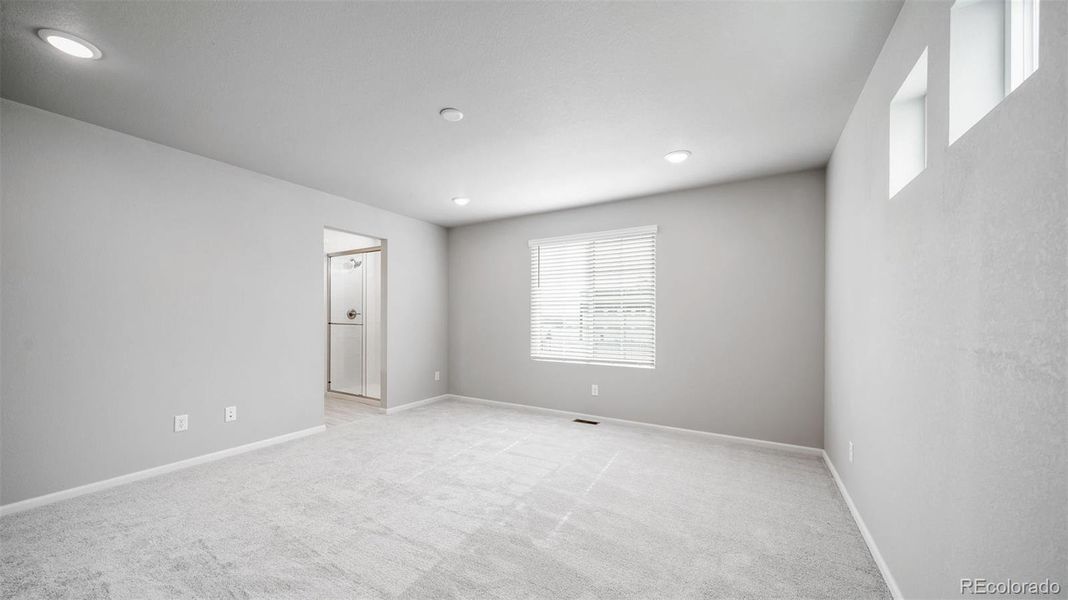 Spacious, unfurnished interior of a new home in , Aurora (Image 26).